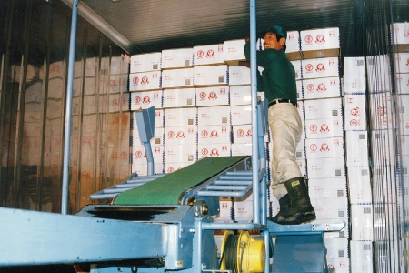 高所位置での積荷取出しの合理化